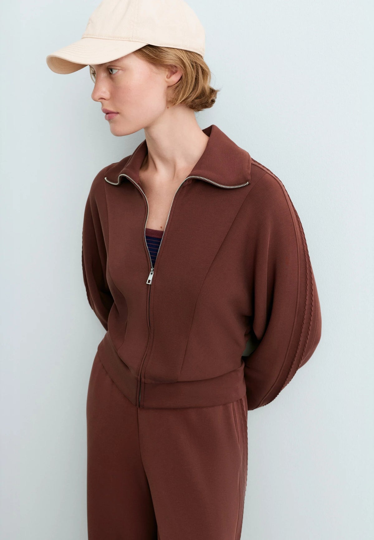 Un ensemble coordonné — Veste et pantalon terracotta, OYSHO