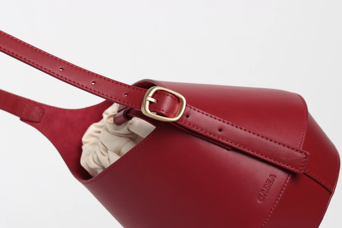 LERNA ROUGE - SAC EN CUIR DE VEAU, GAREA
