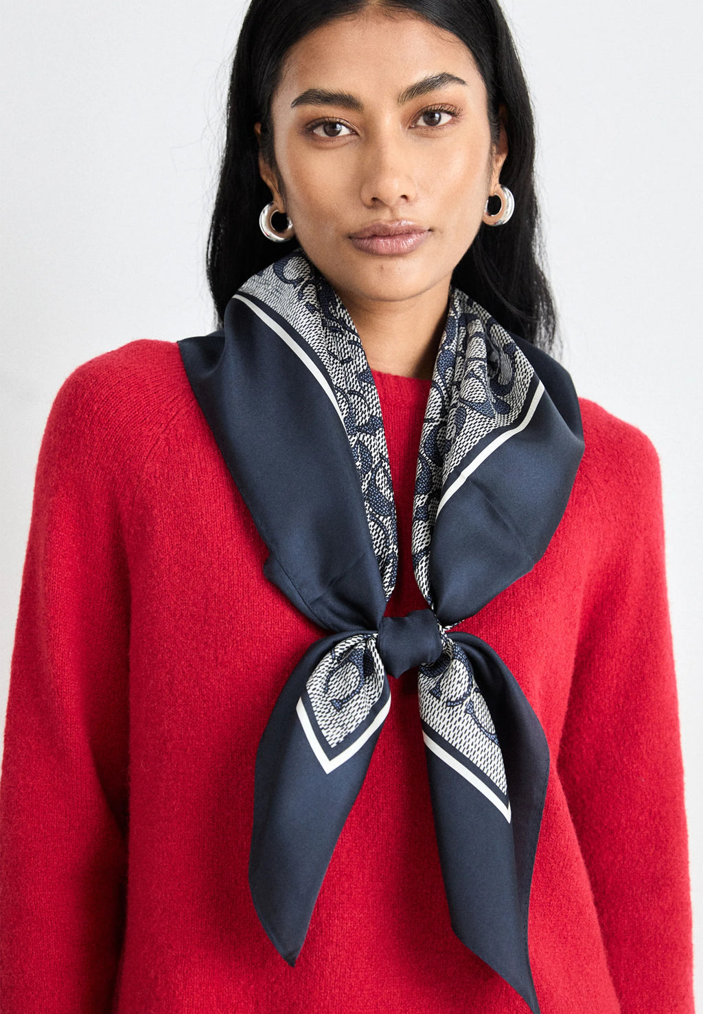 Foulard Textured Signature C — soie, midnight navy, Coach