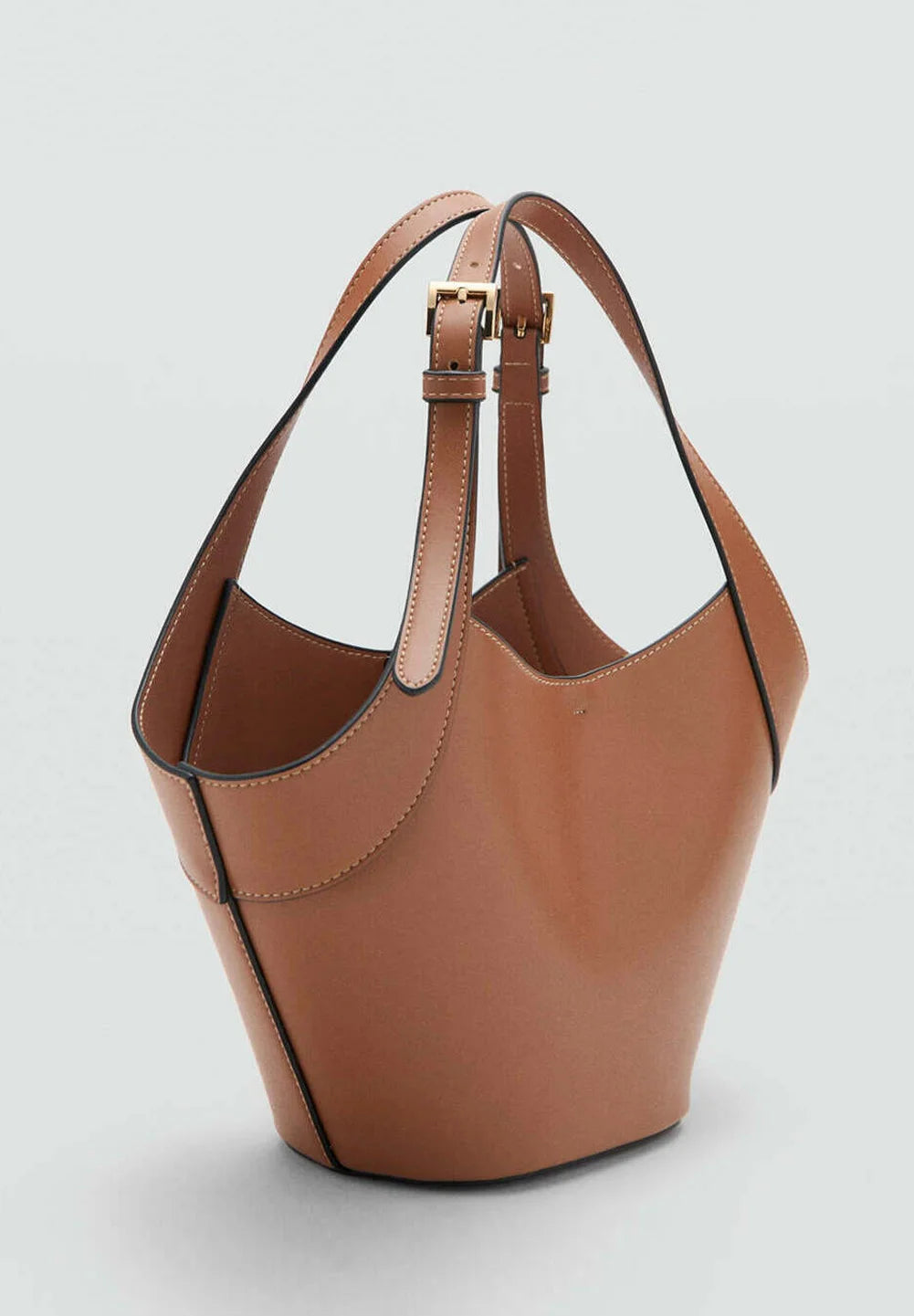 Sac à main Mango en brun, format moyen
