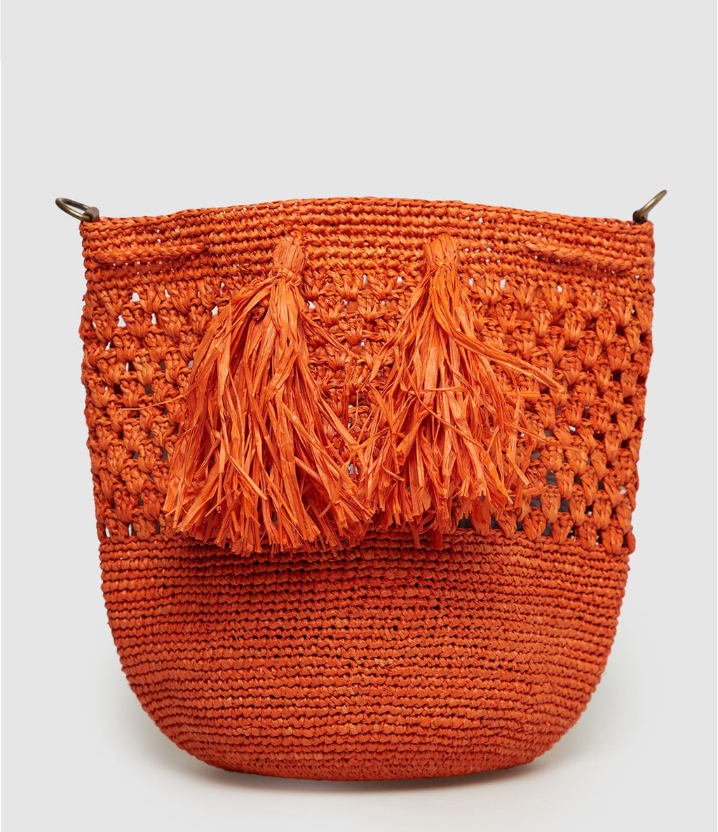 Sac bandoulière Haingo en raphia orange, Lulli sur la Toile