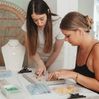 Créez votre collier semi-précieux avec Kelly et Agathe